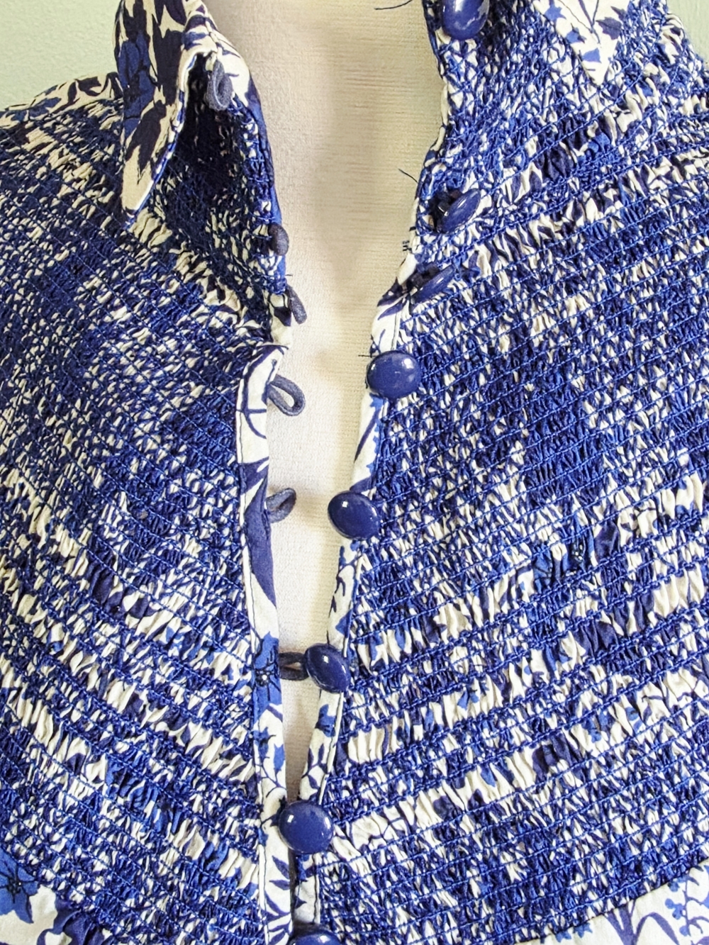 Hope for Flowers Tracy Reese Blue and White Floral Smocked Yoke Blouse Size L - Picture 9 of 9